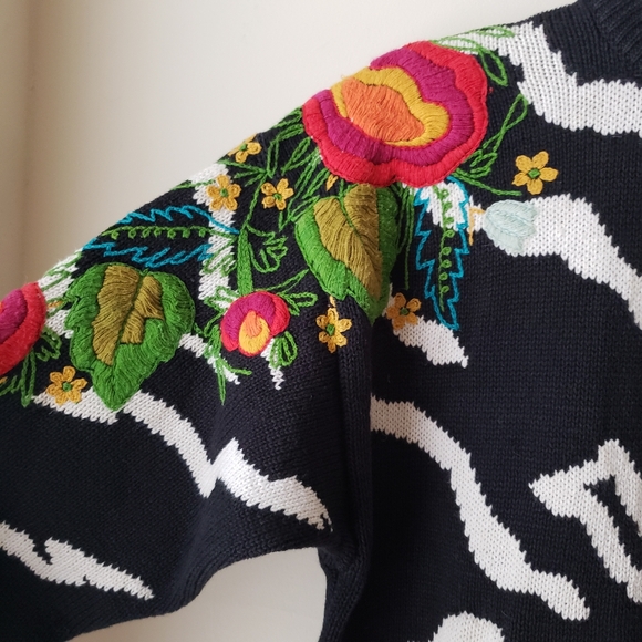 Vintage Outlander Floral and Animal Print Sweater - Picture 5 of 16